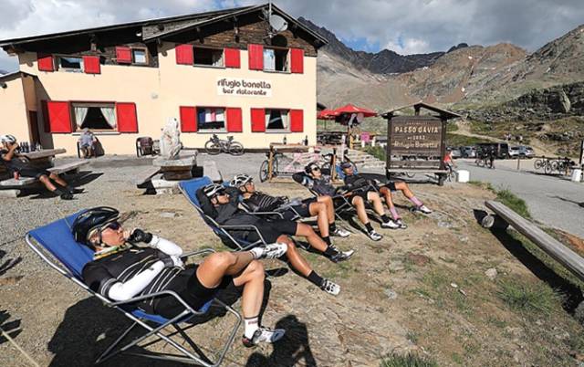 Menaklukkan ”Cima Coppi”, Tanjakan Tertinggi di Italia (2-Habis)
