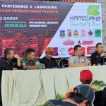 Jenggala Gelar Mudtrek Lintas Alam