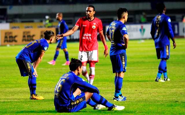 Laga Persib vs Persija Berakhir Antiklimaks