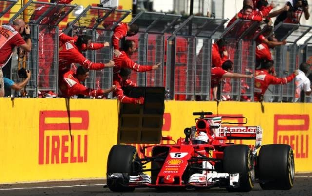 Vettel Menjauh dari Kejaran Hamilton