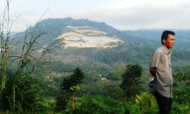 Warga Protes Galian Pasir Kuarsa