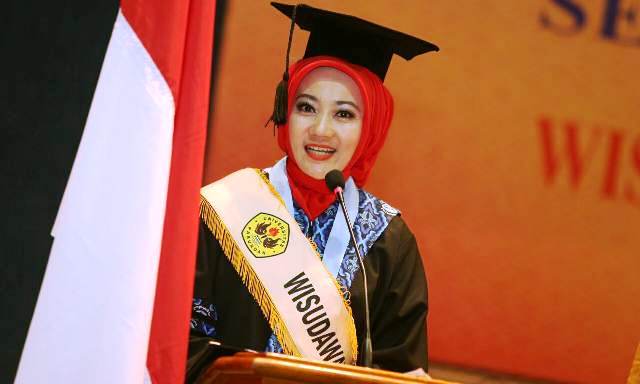 Atalia Praratya Lulusan Terbaik