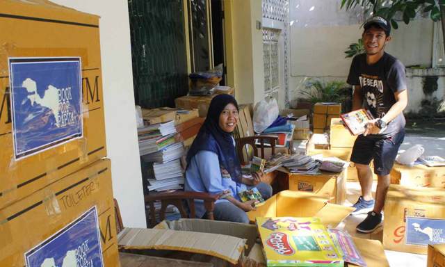 Empat Tahun Pengabdian Empat Traveler dalam Book for Papua book for papua