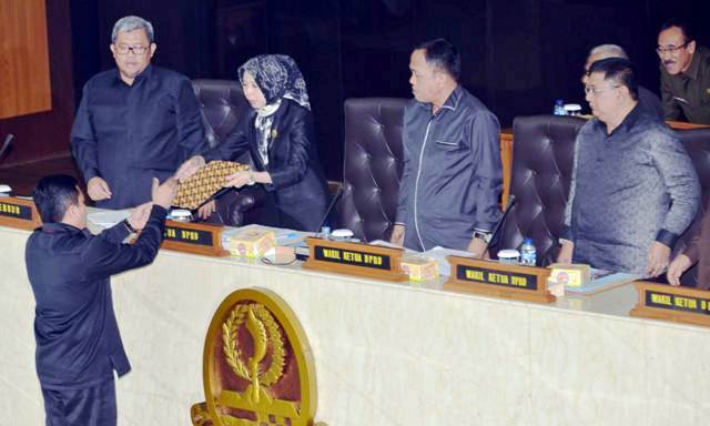 Dewan Sahkan Raperda Laporan Pertanggungjawaban APBD 2016