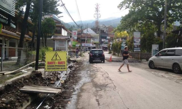 Bupati Garut Ancam Tutup Hotel dan Restoran Bupati Garut Ancam Tutup Hotel dan Restoran