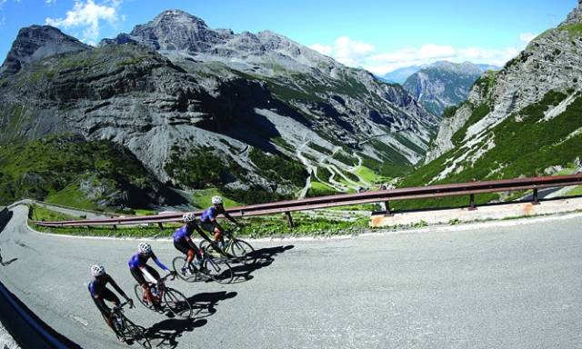 Menaklukkan ”Cima Coppi”, Tanjakan Tertinggi di Italia (1)