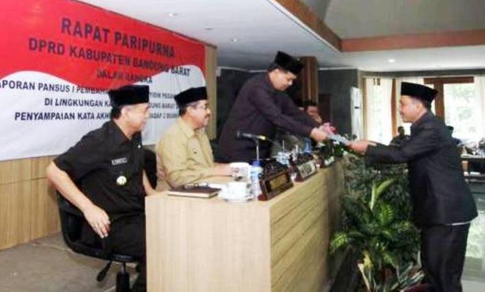 Pemkab Targetkan 22 Raperda Tuntas 2017