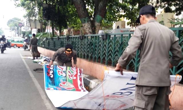 Spanduk Idul Fitri Bikin Kumuh Cimahi