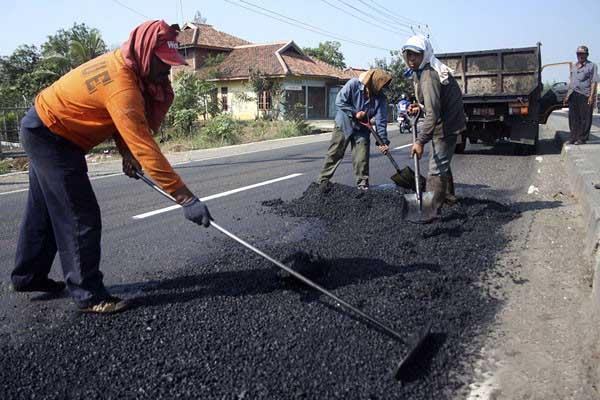 Dinas PUTR Cimahi Mulai Perbaiki Jalan
