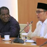 Bupati Sorong Jhony Kamuru Wali Kota Bandung M. Ridwan Kamil