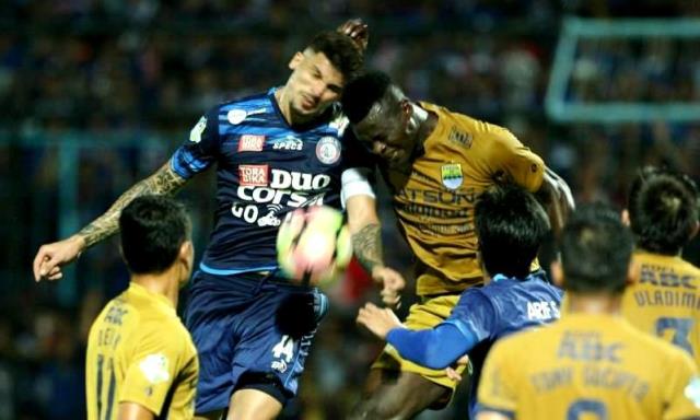 Laga Arema vs Persib Berakhir Tanpa Gol
