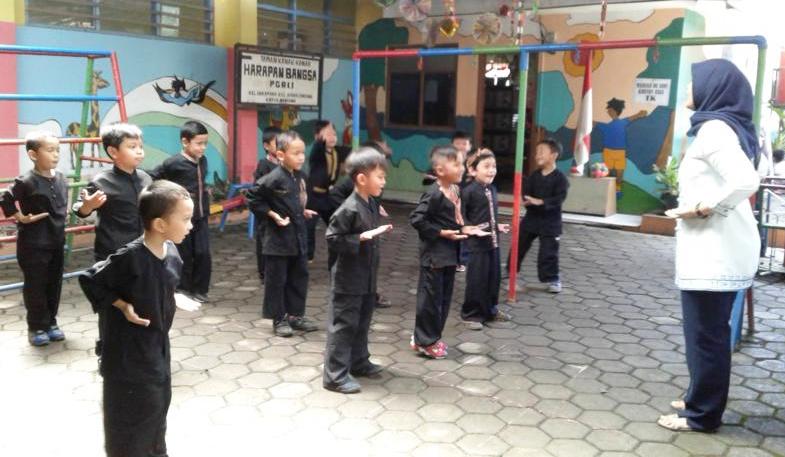 Ajarkan Seni Silat di Rebo Nyunda