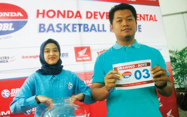Bermain Lebih Menarik & Sportif drawing DBL