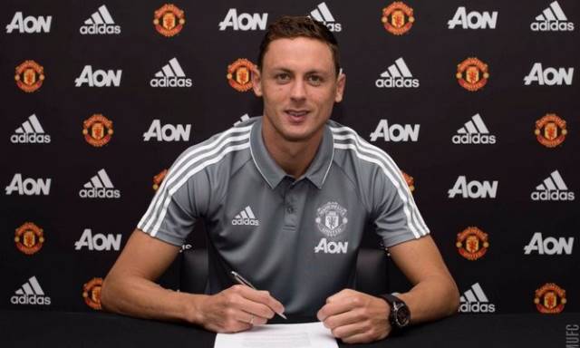 Resmi Gabung, Matic Siap Berikan Trofi untuk Man United Resmi Gabung, Matic Siap Berikan Trofi untuk Man United