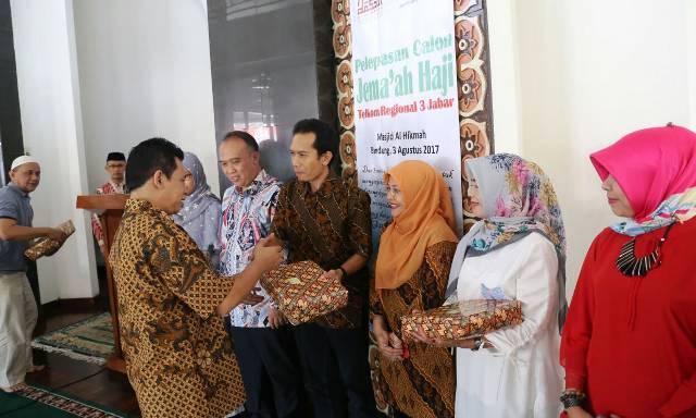 Telkom Jabar Lepas 38 Calon Jemaah Haji telkom jabar-haji