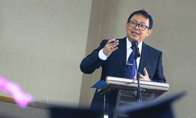 yossi raih gelar doktor