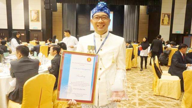 Emil Raih Predikat Clean Air dari Asean Emil Raih Predikat Clean Air dari Asean