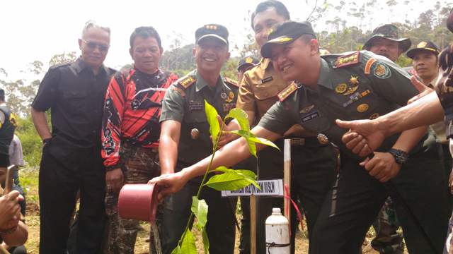 Tanam Puluhan Ribu Bibit