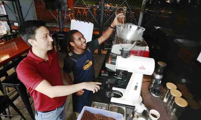 Dedikasi Piter untuk Petani Kopi Wamena