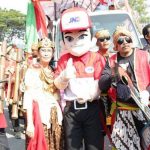 JNE Semarakan Pawai Karnaval Kebudayaan