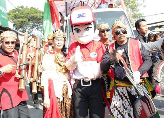 JNE Semarakan Pawai Karnaval Kebudayaan