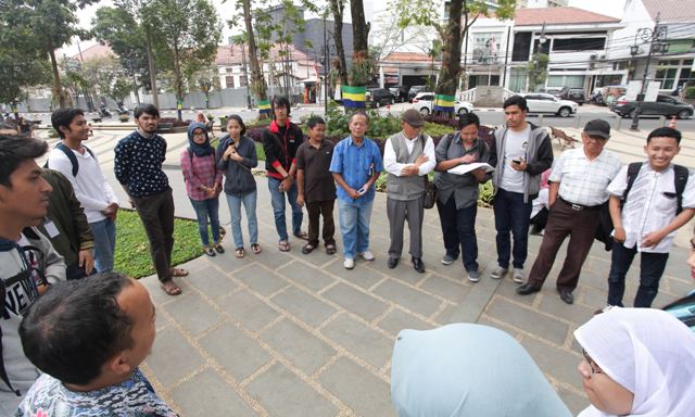 Warga Diajak Cas Cis Cus Bahasa Inggris