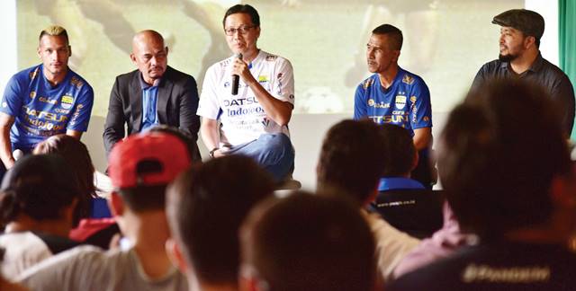 Adjat: Satu Untuk Sebelas, Sebelas Untuk Satu