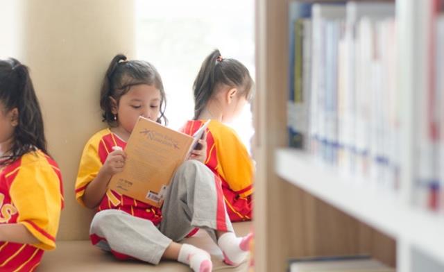 TK Mutiara Dekatkan Anak dengan Buku