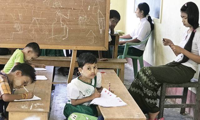 Mengikuti Kegiatan ”Sekolah Indonesia” di Rakhine
