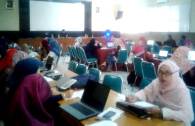 50 Guru Dilatih Menulis Efektif