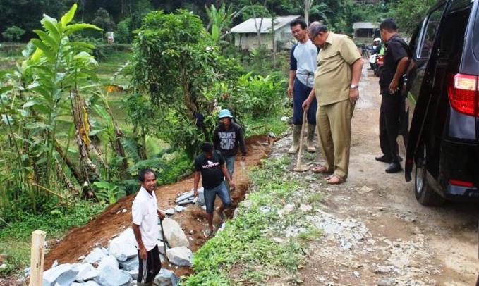 Abubakar Tinjau Jalan Cisomang-Cipada Abubakar Tinjau Jalan Cisomang