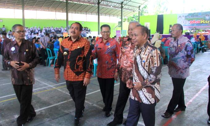 Penguatan Literasi dan Perpustakaan secara Merata Penguatan Literasi dan Perpustakaan secara Merata