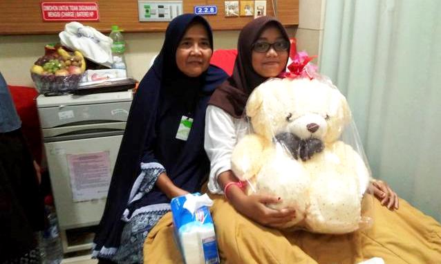 Tanpa Dibedah, Jarum Pentul Annisa Keluar Jarum Pentul Annisa