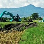 Protes Proyek Kolam Resistensi