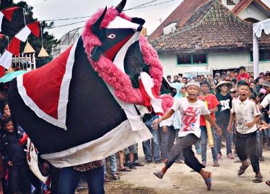 Seni Budaya Harus Menjadi Ikon Daerah Seni Budaya Harus Kolaborasi
