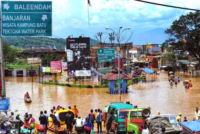 Banjir Tahunan Kembali Genangi Kabupaten Bandung Banjir Tahunan Kembali Genangi Kabupaten Bandung
