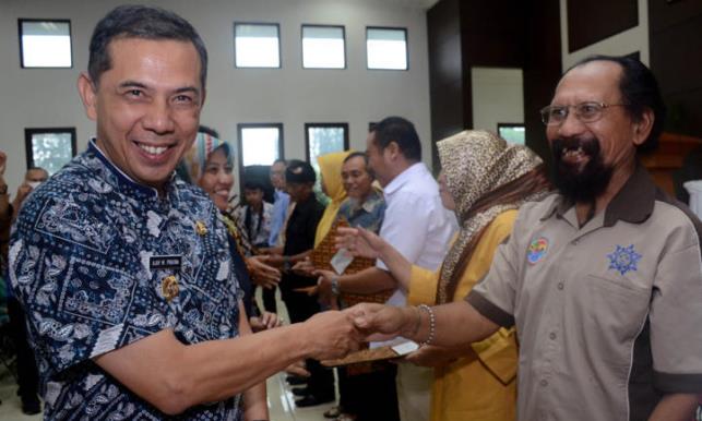 RT/RW Memiliki Peran Pembangunan RT/RW Memiliki Peran Pembangunan