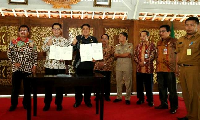 Emil Kembali Hibahkan Smart City Emil Kembali Hibahkan Smart City