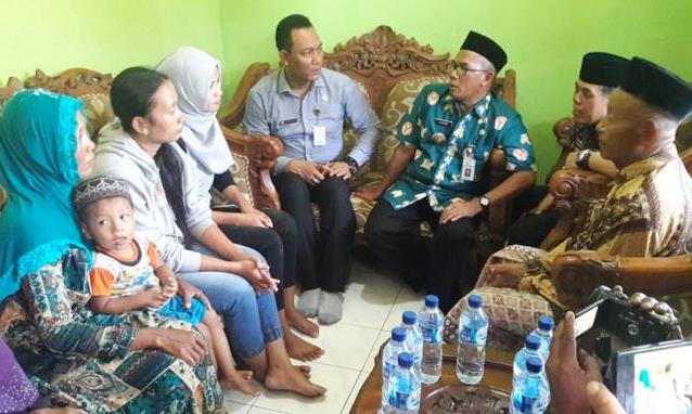 Hanya Bisa Makan Nasi Sekali dalam Sehari