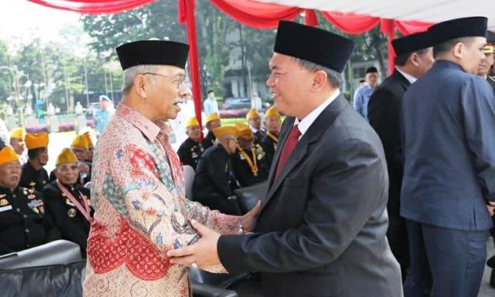 Isi Pembangunan Lebih Kreatif dan Inovatif Isi Pembangunan Lebih Kreatif dan Inovatif