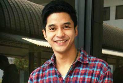 Aldy Jadi Rebutan Selfie Pedagang Pasar