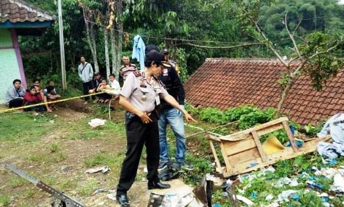Azis Tewas, Kena Ledakan Strika Uap