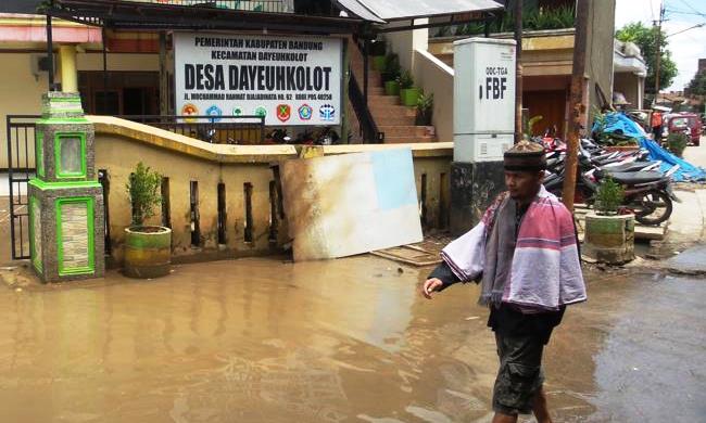 Banjir Bukan Rintangan untuk Layani Masyarakat