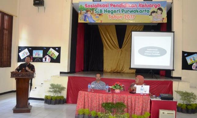 Peran Keluarga Memajukan Mutu Pendidikan