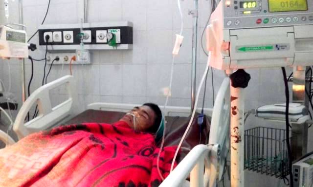 Wawan Gunawan hingga nekat makan paku. Paku-paku itu tidak dapat dicerna perutnya. Wawan kerap bicara ngelantur