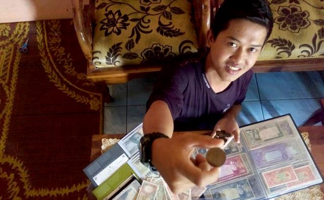 Cerita Muhammad Ikhsan Telaten Mengoleksi Uang Kuno