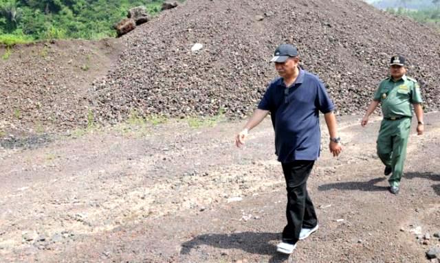 Selidiki Pabrik Pembuang Limbah Selidiki Pabrik Pembuang Limbah