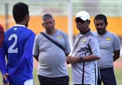 Emral Abus Siap Tampil Habis-habisan Emral Abus Siap Tampil Habis-habisan