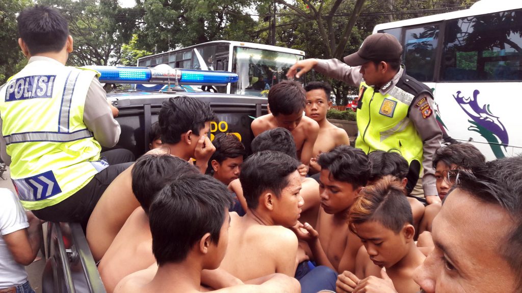 Pelajar Tawuran Gara-gara Debat di Medsos Pelajar Tawuran Gara-gara Debat di Medsos