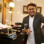 Pernah Harus Pinjam Celana Kain Penjaga Istana